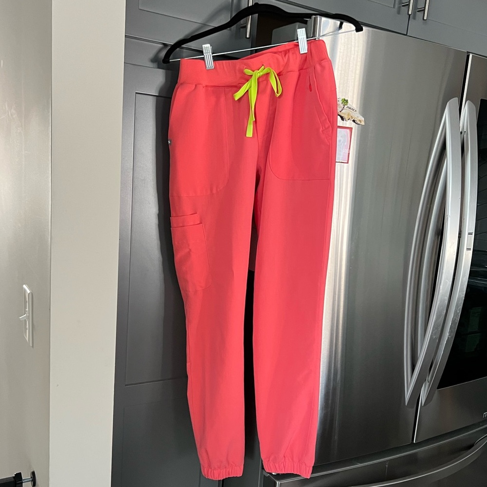 Limited Edition Coral Figs Jogger Scrub Bottom XS